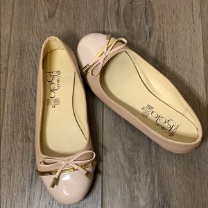 Women’s pink flats